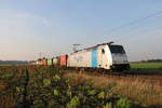 186 422 der Rurtalbahn aus den Niederlanden kommend auf dem Weg in Richtung Viersen einige Meter vor Breyell am 17.10.18