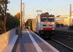 186 258-0 von Lineas/Railpool kommt die Kohlscheider-Rampe hoch aus Richtung Mönchengladbach,Herzogenrath mit einem schweren Holzzug aus Duisburg-Wedau(D) nach Kinkempois(B) und fährt durch