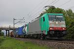 Mit einem KLV aus Belgien fuhr am Nachmittag des 13.05.2017 die ATLU/XRAIL E 186 349-7, welche den zug seit Aachen West bespannte, südlich von Buggingen durchs Rheintal in Richtung Schweizer Grenze.