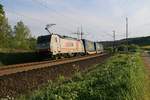 Crossrail 186 905 mit LKW-Walter Aufliegern in Fahrtrichtung Norden. Aufgenommen am 13.05.2016 zwischen Friedland(HAN) und Eichenberg.