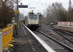 186 424-8 von Lineas/Railpool kommt durch Kohlscheid aus Richtung Aachen-West mit einem langen Kesselzug aus Antwerpen-Kanaaldok(B) nach Millingen-Solvay(D) Laurensberg,Richterich und fährt durch Kohlscheid in Richtung Herzogenrath,Hofstadt,Finkenrath,Rimburg,Übach-Palenberg,Zweibrüggen,Frelenberg,Geilenkirchen,Süggerath,Lindern,Brachelen,Hückelhoven-Baal,Baal,Erkelenz,Herrath,Beckrath,Wickrath,Rheydt. 
Aufgenommen von Bahnsteig 1 in Kohlscheid. 
Bei Regenwetter am Nachmittag vom 15.3.2019.