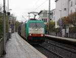 186 211  von Crossrail kommt aus Richtung Aachen-West mit einem Nissan-Autozug aus  Zeebrugge(B) nach Passau(D) und fährt durch Aachen-Schanz in Richtung Aachen-Hbf,Aachen-Rothe-Erde,Stolberg-Hbf(Rheinland)Eschweiler-Hbf,Langerwehe,Düren,Merzenich,Buir,Horrem,Kerpen-Köln-Ehrenfeld,Köln-West,Köln-Süd. Aufgenommen vom Bahnsteig von Aachen-Schanz. 
Am Morgen vom 3.4.2019.