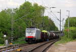 186 447-9 von Lineas/Railpool kommt als Umleiter mit einem gemischten Güterzug aus Köln-Gremberg(D) nach Antwerpen-Noord(B) und fährt durch Kohlscheid aus Richtung Herzogenrath und fährt die Kohlscheider-Rampe hoch nach Aachen-West. 
Aufgenommen von Bahnsteig 1 in Kohlscheid.
Am 24.4.2019.