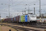 Lok 186 295-2 durchfährt den badischen Bahnhof.