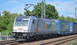 Die tschechische Fa.  PKP CARGO INTERNATIONAL a.s. | AWT  mit der akiem Lok   186 353-9  [NVR-Nummer: 91 80 6186 353-9 D-AKIEM] und einem KLV-Zug (LKW-WALTER Trailer) am 03.06.19 Magdeburg Neustadt.