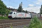 Aus Odenkirchen kommend fährt die Crossrail 186 904-9 mit einem Klv in Rheydt Hbf durch gen Venlo.....6.6.2019
