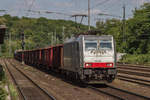 186 453 zieht einen gemischten Güterzug in Köln West, am 14.05.2019.