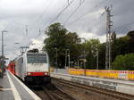 186 492-5 von DB-Schenker/Railpool kommt die Kohlscheider-Rampe hoch aus Richtung Mönchengladbach,Herzogenrath mit einem Landrover-Autozug aus Gelsenkirchen-Bismarck(D) nach