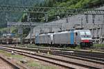 Nachschuss auf Rpool/RCCIT 186 287, welche am Morgen des 05.07.2018 zusammen mit Rpool/RCCIT 186 251 durch den Bahnhof von Brennero an einen vollen H-Wagenzug (Papier) aus Schweden, um diesen gen Süden zu bespannen.