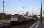 186 427-1 von Lineas/Railpool kommt die Kohlscheider-Rampe hoch mit einem langen Kalkleerzug aus Millingen(D) nach Yves-Gomezee(B) und fährt durch Kohlscheid in Richtung Richterich,Laurensberg,Aachen-West. 
Aufgenommen von Bahnsteig 1 in Kohlscheid.
Bei schönem Sonnenschein am Nachmittag vom 29.10.2019.