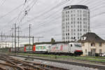 Lok 186 901-5 durchfährt den Bahnhof Pratteln.