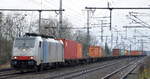 LINEAS Group NV/SA, Bruxelles [B] mit der Railpool Lok  186 447-9  [NVR-Nummer: 91 80 6186 447-9 D-Rpool] und Containerzug am 20.02.20  Durchfahrt Bhf. Golm (Potsdam).