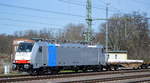 Die Railpool Lok  186 509  (NVR: 91 80 6186 509-6 D-Rpool), Mieter? vielleicht Lineas oder RTB Cargo? mit einem gemischten Güterzug mit zum Teil belgischen Güterwagen am 18.03.20 Vorbeibeifahrt Magdeburg Hbf.  