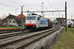 SIRUPZUG AARBERG - ANKLAM.
Am 18. Februar 2021 stand bei SBB Cargo-International für die Rückführung des Leermaterialzuges Aarberg-Karlsruhe die weisse 186 902 im Einsatz.
Verschiedene Impressionen, eingefangen in Aarberg.
Foto: Walter Ruetsch