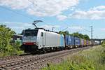 Am Nachmittag des 29.05.2020 fuhr Rpool/LINEAS 186 497 mit dem DGS 40040 (Milano Smistamento - Zeebrugge Vorming) über die KBS 702 durchs Industriegebiet von Buggingen in Richtung Freiburg (Breisgau).