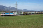 Sirupzug Anklam-Aarberg vom 23. März 2021 mit Doppeltraktion BR 186 903 und BR 186 910 bei Deitingen.
Foto: Walter Ruetsch