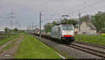 [Reupload]    Ein komplett leerer Containerzug mit 186 504-7 fährt an der Blockstelle (Bk) Braschwitz Richtung Köthen.