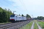 LINEAS 186 510 und 186 294 sind in Thüngersheim mit einem Containerzug gen Karlstadt unterwegs.