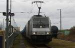 Akiem 186 366-1 fr HSL | Ankunft aus Rotterdam in Anklam [WAK] auf 3 | Februar 2022 | Ich stehe an der Zuwegung zum Bahnsteig an 1 / B km 175,2 | Danke fr die Info zum Zug