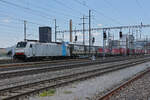 Lok 186 104-6 durchfährt am 11.05.2022 den Bahnhof Pratteln.