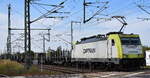 Captrain Deutschland CargoWest GmbH, Gütersloh [D] mit  186 156-6  [NVR-Nummer: 91 80 6186 156-6 D-ITL] und einem Ganzzug mit Drehgestell-Flachwagen mit Stahlrohlingen am 27.09.23 Höhe