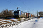 Mit einem Containerzug am Haken rollte 186 942 der LTE am 11.01.26 durch Greppin Richtung Dessau.