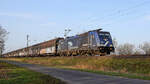 Railpool 186 291 (91 80 6186 291-1 D-Rpool), vermietet an Lineas, mit Volvo-Logistikzug DGS 46257 Hallsberg RB - Gent Zeehaven (bei Lembruch, 06.03.2026).