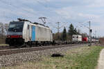 186 282 von Railpool mit einem KLV am 24.3.26 bei Eglharting fotografiert.