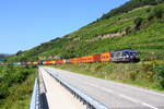 Deutschland
Lok 186 423 von RTBC zieht einem Containerzug, in Lorch
29/7/2024