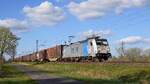 Railpool 186 296-0 (91 80 6186 296-0 D-Rpool), vermietet an Lineas, mit Volvo-Logistikzug Hallsberg RB - Gent Zeehaven (bei Lembruch, 01.04.2026).