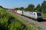 186 039 akiem mit Containern im Schlepp am 24.06.2026 bei Asbach.