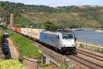 Deutschland
Lok 186 528 von RTBC zieht einem Containerzug in Oberwesel
23/7/2026