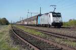Lineas 186 183 zieht ein geschlossener Ganzzug durch Diepholz am 23 April 2026. Das Bild wurde �brigens von offener Weg an die N�he der Gleisenbereich gemacht.