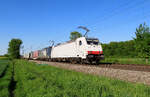 Schutterwald - 30. April 2025 : Akiem 186 904 + ATLU/Medway 3DVA Insurance  Werbelok 186 227 mit einem Kombi in Richtung Schweiz unterwegs.

Link zum Video : https://www.youtube.com/watch?v=1t9BRVrmK9g&t=2s