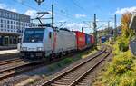 Akiem 186 355-4 mit einem Container KLV Richtung Herford, am 12.10.2026 in Bielefeld Hbf. 