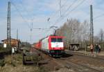 Am 31.03.09 fhrt E 186 181-4 der ITL mit einem Containerzug durch Radbruch Richtung Sden.