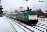 186 135 erreicht am 30.01.10 mit dem verspteten EC 46 gleich den Ostbahnhof, fotografiert an der Warschauer Strae.