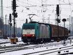 186 233 mit einem gemischten Gzerzug am 13.02.2010 bei der Ausfahrt aus Aachen West nach Belgien.