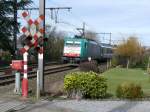 Der Traum eines jeden Eisenbahnfans : eine Gartenanlage in 1:1 Format. Sieht hier fast so aus. Cobra-Lok 2805 mit einem SBB-Personenwagen und einem gemischten Gterzug am Haken auf dem Weg nach Aachen-West. Hier aufgenommen am 27/02/2010 in Hoeselt.