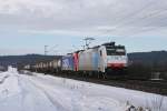 186 107 + 482 044 mit einem Containerzug am 08.01.2011 bei Plling.
