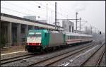 DB 186 241-6 mit dem Leerpark des IC 61259 am Berliner Velodrom auf Hhe des S-Bahnhofs Landsberger Alle (gesehen am 30.01.2011)