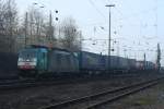 2823/E 186 215 fhrt am 30.01.2011 mit einem LKW Walter KV aus Aachen West nach Belgien