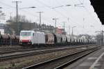 Die neue 186 237 von Captrain zieht einen Getreidezug durch Kln-West. Aufgenommen am 12/02/2011.