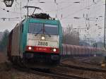 Mit einem langen Gterzug am Haken fhrt Cobra 186 200 (2808) am 18.02.2011 von Aachen West kommend auf der KBS 480 Richtung Kln.