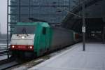 186 241-6 brachte am 30.1.2011 den CNL aus Mnchen Ost nach Berlin HBF