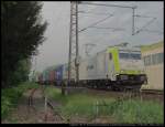 Captrain E 186 237 ist mit einem Containerzug in Kln-Dnnwald unterwegs (10.05.2011)