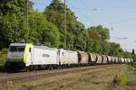 Captrain E186 237 und E186 239 ziehen einen Getreidezug durch Ratingen-Lintorf am 3.5.11