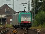 Langsam rangiert Cobra 186 210 (2818) am 24.07.2011 von ihrem Abstellplatz an einen Gterzug, den die Lok gleich ber die Rampe der Montzenroute nach Belgien schleppen wird.