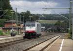 186 101 von Railpool eilt am 23. Juli 2011 als Lz nach Pressig-Rothenkirchen ber Gleis 2 durch Kronach, um ab Pressig dem DPE 325  Classic Courier  Schubhilfe ber die Frankenwaldrampe zu leisten.