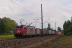 OHE 186 133-5 mit einem Containerzug in Hamburg-Unterelbe am 26.07.2011